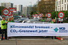 Der Verkehrsclub Deutschland rief zur Aktion für mehr Klimaschutz im Verkehr auf. Als Aktionsort wurde ein Parkplatz des Mühlendamms ausgewählt. (C)Fotodienst/Jan-Paul Kupser