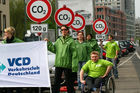 Der Verkehrsclub Deutschland rief zur Aktion für mehr Klimaschutz im Verkehr auf. Als Aktionsort wurde ein Parkplatz des Mühlendamms ausgewählt. (C)Fotodienst/Jan-Paul Kupser