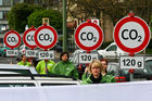 Der Verkehrsclub Deutschland rief zur Aktion für mehr Klimaschutz im Verkehr auf. Als Aktionsort wurde ein Parkplatz des Mühlendamms ausgewählt. (C)Fotodienst/Jan-Paul Kupser