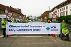 Der Verkehrsclub Deutschland rief zur Aktion für mehr Klimaschutz im Verkehr auf. Als Aktionsort wurde ein Parkplatz des Mühlendamms ausgewählt. (C)Fotodienst/Jan-Paul Kupser