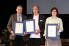 (C) fotodienst/Anna Rauchenberger - Wien, 01.05.2008 - Die SozialMarie wurde heuer zum vierten Mal vergeben und auch diesmal bewarben sich sehr viele in- und ausländische Projekte um einen der begehrten Preise. FOTO v.l.: Günther Ebenschweiger (Projekt: Mein Körper gehört mir), Mag. Hans Neusser-Harringer (Projekt: Nahversorger-Minimarkt im Salzkammergut), Vertreterin des Projekts Magdala aus Tschechien