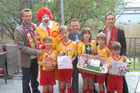 Darauf haben tausende Kinder aus Tirol und Vorarlberg gewartet - und das Warten hat sich gelohnt: Die ersten Teilnehmer zur McDonald's Fussball Escorte bei der UEFA EURO 2008 stehen fest. Am 24. April wurden die ersten Escorte Kinder im McDonald's Restaurant in Völs bei Innsbruck vorgestellt.