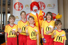 Darauf haben tausende Kinder aus Tirol und Vorarlberg gewartet - und das Warten hat sich gelohnt: Die ersten Teilnehmer zur McDonald's Fussball Escorte bei der UEFA EURO 2008 stehen fest. Am 24. April wurden die ersten Escorte Kinder im McDonald's Restaurant in Völs bei Innsbruck vorgestellt.