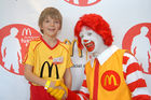 Darauf haben tausende Kinder aus Tirol und Vorarlberg gewartet - und das Warten hat sich gelohnt: Die ersten Teilnehmer zur McDonald's Fussball Escorte bei der UEFA EURO 2008 stehen fest. Am 24. April wurden die ersten Escorte Kinder im McDonald's Restaurant in Völs bei Innsbruck vorgestellt.