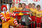 Darauf haben tausende Kinder aus Tirol und Vorarlberg gewartet - und das Warten hat sich gelohnt: Die ersten Teilnehmer zur McDonald's Fussball Escorte bei der UEFA EURO 2008 stehen fest. Am 24. April wurden die ersten Escorte Kinder im McDonald's Restaurant in Völs bei Innsbruck vorgestellt.