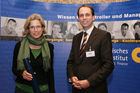 (C) fotodienst/Anna Rauchenberger - Wien, 22.4.2008 - Das Österreichisches Controller Institut konnte wieder zahlreichen Absolventen die Controller-Diplome in feierlichem Rahmen überreichen. FOTO: Dr. Christian Horak, Geschäftsführender Partner, Contrast Management Consulting, überreicht Diplome an die Absolventen.