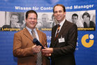 (C) fotodienst/Anna Rauchenberger - Wien, 22.4.2008 - Das Österreichisches Controller Institut konnte wieder zahlreichen Absolventen die Controller-Diplome in feierlichem Rahmen überreichen. FOTO: Dr. Christian Horak, Geschäftsführender Partner, Contrast Management Consulting, überreicht Diplome an die Absolventen.