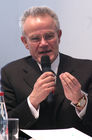 Prof. Hans-Jörg Bullinger (Präsident der Frauenhofer-Gesellschaft, München) präsentierte auf der Hannover Messe 2008 Studien zum Thema 