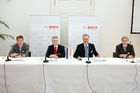 (C) fotodienst/Anna Rauchenberger - Wien, 17.4.2008 - Bosch Österreich ist weiterhin auf Wachstumskurs, Bosch Thermotechnik ist mit den Marken Buderus und Junkers erfolgreich, Bosch Rexroth ist gut unterwegs. FOTO v.l.: Hans Bangert (Vorsitzender der Geschäftsleitung von Bosch Rexroth in Österreich), Ernest Fiedler (Standortverantwortlicher und kaufmännischer  Leiter des Bosch-Werks in Hallein), Dr. Karl Strobel (Alleinvorstand der Robert Bosch AG und Repräsentant der Bosch-Gruppe in Österreich), Robert Kordik (Verkaufsleiter Handel Junkers Österreich und Thermotechnik-Geschäft Slowenien, sowie General-Manager der Buderus Austria Heiztechnik GmbH)