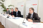 (C) fotodienst/Anna Rauchenberger - Wien, 17.4.2008 - Bosch Österreich ist weiterhin auf Wachstumskurs, Bosch Thermotechnik ist mit den Marken Buderus und Junkers erfolgreich, Bosch Rexroth ist gut unterwegs. FOTO v.l.: Hans Bangert (Vorsitzender der Geschäftsleitung von Bosch Rexroth in Österreich), Ernest Fiedler (Standortverantwortlicher und kaufmännischer  Leiter des Bosch-Werks in Hallein), Dr. Karl Strobel (Alleinvorstand der Robert Bosch AG und Repräsentant der Bosch-Gruppe in Österreich), Robert Kordik (Verkaufsleiter Handel Junkers Österreich und Thermotechnik-Geschäft Slowenien, sowie General-Manager der Buderus Austria Heiztechnik GmbH)