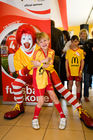 Die McDonald's Fussball Eskorte ist mittlerweile fester Bestandteil großer nationaler und internationaler Fußball-Events. Das gilt zum einen für die Österreichische Bundesliga und zum anderen für die UEFA EURO 2008™ in Österreich und der Schweiz. Denn bei der kommenden Fußball-Europameisterschaft werden erneut Kinder von 6 - 10 Jahren mit den Superstars ins Stadion einlaufen.