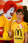 Die McDonald's Fussball Eskorte ist mittlerweile fester Bestandteil großer nationaler und internationaler Fußball-Events. Das gilt zum einen für die Österreichische Bundesliga und zum anderen für die UEFA EURO 2008™ in Österreich und der Schweiz. Denn bei der kommenden Fußball-Europameisterschaft werden erneut Kinder von 6 - 10 Jahren mit den Superstars ins Stadion einlaufen.