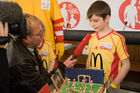 Die McDonald's Fussball Eskorte ist mittlerweile fester Bestandteil großer nationaler und internationaler Fußball-Events. Das gilt zum einen für die Österreichische Bundesliga und zum anderen für die UEFA EURO 2008™ in Österreich und der Schweiz. Denn bei der kommenden Fußball-Europameisterschaft werden erneut Kinder von 6 - 10 Jahren mit den Superstars ins Stadion einlaufen.