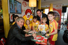 Die McDonald's Fussball Eskorte ist mittlerweile fester Bestandteil großer nationaler und internationaler Fußball-Events. Das gilt zum einen für die Österreichische Bundesliga und zum anderen für die UEFA EURO 2008™ in Österreich und der Schweiz. Denn bei der kommenden Fußball-Europameisterschaft werden erneut Kinder von 6 - 10 Jahren mit den Superstars ins Stadion einlaufen.