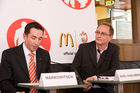 Die McDonald's Fussball Eskorte ist mittlerweile fester Bestandteil großer nationaler und internationaler Fußball-Events. Das gilt zum einen für die Österreichische Bundesliga und zum anderen für die UEFA EURO 2008™ in Österreich und der Schweiz. Denn bei der kommenden Fußball-Europameisterschaft werden erneut Kinder von 6 - 10 Jahren mit den Superstars ins Stadion einlaufen.