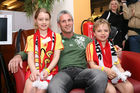 (C) fotodienst/Anna Rauchenberger - Wien, 8.4.2008 - EURO 2008: Die ersten Fußball Eskorte Kinder stehen fest! FOTO: Fußball Eskorte Kinder Pia Tiedemann, Florian Kollmar mit Fußballlegende Michael Konsel.