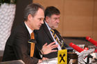 (C) fotodienst/Anna Rauchenberger - Wien 27.03.2008  - Raiffeisen International: Starkes Kundengeschäft ist Basis für ein erneutes Rekordergebnis. FOTO v.l.: Martin Grüll (CFO, Raiffeisen International), Herbert Stepic (CEO Raiffeisen International)