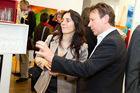 (c) fotodienst / Anna Rauchenberger - Wien, am 09.05.2011 - Heute wurde der 'Kunstmediator 2011' von den IG Galerien gekürt. Der Preis wird einmal jährlich an Personen, Organisationen oder Unternehmen für besondere Verdienste bei der Vermittlung von Kunst verliehen. Der Award, eine Edelstahl-Skulptur, wurde heute im Kunstraum in den Ringstraßen Galerien vom Vorjahrespreisträger überreicht.