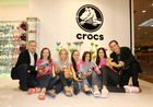 (C) fotodienst/Anna Rauchenberger - Wien 14.03.2008  - CROCS eröffnet eine neue Filiale in der Shopping City Süd in Vösendorf. FOTO: Crocs Österreich Geschäftsführer Ernst  und Andy Widmann mit den Models der Schuh-Modenschau.