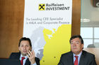 (C) fotodienst/Anna Rauchenberger - Wien 10.03.2008  - Raiffeisen INVESTMENT konnte  erneut ein ausgezeichnetes Geschäftsjahr verzeichnen. Das Transaktionsvolumen konnte 2007 um 11 Prozent gesteigert werden. Foto v.l.:  Martin Schwedler (Mitglied des Vorstandes Raiffeisen Investment AG), Heinz Sernetz (Mitglied des Vorstandes Raiffeisen Investment AG)