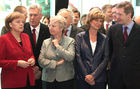 Der Besuch am diesjährigen Capgemini-Stand:
Bundeskanzlerin Angela Merkel (CDU); Michael Glos (Bundesminister für Wirtschaft und Technologie, CSU); Annette Schavan (Bundesministerin für Bildung und Forschung, CDU); Dagmar Wöhrl (Parlamentarische Staatssekretärin im Bundeswirtschaftsministerium); Christian Wulf (Niedersächsischer Ministerpräsident, CDU). (C)Fotodienst/Markus Mirschel