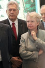 Der Besuch am diesjährigen Capgemini-Stand:
Michael Glos (Bundesminister für Wirtschaft und Technologie, CSU); Annette Schavan (Bundesministerin für Bildung und Forschung, CDU). (C)Fotodienst/Markus Mirschel