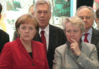 Der Besuch am diesjährigen Capgemini-Stand:
Bundeskanzlerin Angela Merkel (CDU); Michael Glos (Bundesminister für Wirtschaft und Technologie, CSU); Annette Schavan (Bundesministerin für Bildung und Forschung, CDU). (C)Fotodienst/Markus Mirschel