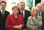Der Besuch am diesjährigen Capgemini-Stand:
Antonio Schnieder (Group Executive Board Member, Capgemini); Bundeskanzlerin Angela Merkel (CDU); Michael Glos (Bundesminister für Wirtschaft und Technologie, CSU); Annette Schavan (Bundesministerin für Bildung und Forschung, CDU). (C)Fotodienst/Markus Mirschel