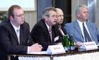 Michael Bartsch (Moderator, T-Systems Enterprise Service GmbH, Vorsitzender Arbeitskreis Homeland Security BITKOM); Gerold Reichenbach (MdB, SPD-Fraktion, Mitglied des Innenausschusses); Rolf Krost (Präsident der Bundesanstalt für den Digitalfunk der Behörden und Organisationen mit Sicherheitsaufgaben, BDBOS); Albrecht Broemme (Präsident der Bundesanstalt Technisches Hilfswerk, THW). 
(C)Fotodienst/Markus Mirschel