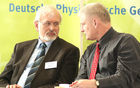 Prof. Eberhard Umbach (DPG-Präsident, Vorstandsvorsitzender Forschungszentrum Karlsruhe); Prof. Ludwig Schultz (Moderation, DPG-Vorstandsmitglied für Öffentlichkeitsarbeit, Leibniz-Institut für Festkörper- und Werkstoffforschung Dresden). (C)Fotodienst/Markus Mirschel