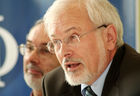 Prof. Eckehard Schöll (Tagungsleiter, Technische Universität Berlin, Institut für Theoretische Physik); Prof. Eberhard Umbach (DPG-Präsident, Vorstandsvorsitzender Forschungszentrum Karlsruhe). (C)Fotodienst/Markus Mirschel