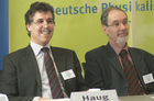 Prof. Rolf Haug (Sprecher DPG-Arbeitskreis Festkörperphysik, Universität Hannover, Institut für Festkörperphysik); Prof. Eckehard Schöll (Tagungsleiter, Technische Universität Berlin, Institut für Theoretische Physik). (C)Fotodienst/Markus Mirschel