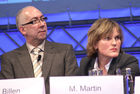 Gerd Billen (Vorstand Verbraucherzentrale Bundesverband e.V.); Carola Wahl (Leiterin Vertrieb und Kundenbindung, Deutsche Telekom Kundenservice GmbH). (C)Fotodienst/Markus Mirschel