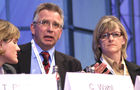 Carola Wahl (Leiterin Vertrieb und Kundenbindung, Deutsche Telekom Kundenservice GmbH); Michael Martin (Geschäftsführer Kluth Telemarketing GmbH); Claudia Kalenberg (Geschäftsführerin Freiwillige Selbstkontrolle). (C)Fotodienst/Markus Mirschel