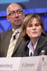 Gerd Billen (Vorstand Verbraucherzentrale Bundesverband e.V.); Carola Wahl (Leiterin Vertrieb und Kundenbindung, Deutsche Telekom Kundenservice GmbH). (C)Fotodienst/Markus Mirschel