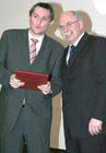 Prof. Dr. Klaus Kern (Physikalische Chemie von Festkörper, Max-Planck-Institut für Festkörperforschung, Stuttgart); Prof. Dr.-Ing. Matthias Kleiner (Präsident der Deutschen Forschungsgemeinschaft).
(C)Fotodienst/Markus Mirschel