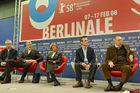 Start der Berlinale 2008. FOTO:  Christoph Terchechte, Ressortleiter Forum Junger Film; Wieland Speck, Ressortleiter Panorama; Beki Probst, Leiterin European Film Market; Peter Twiehaus, Moderator; Dieter Kosslick, Leiter der Internationalen Filmfestspiele Berlin. (C) Fotodienst/Uwe Geisler