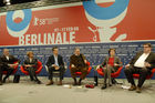 Start der Berlinale 2008. FOTO: Wieland Speck, Ressortleiter Panorama; Beki Probst, Leiterin European Film Market; Peter Twiehaus, Moderator; Dieter Kosslick, Leiter der Internationalen Filmfestspiele Berlin; Dorothee Wenner, Auswahlkomitee des Internationalen Forums des Jungen Films; Alfred Holighaus, Ressortleiter Perspektive Deutsches Kino. (C) Fotodienst/Uwe Geisler