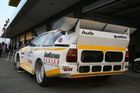 Die Fotos 1-83 zeigen die Ankunft der Teilnehmer beim Golfplatz in Atzgersbrugg, die Fotos 84-102 beim freiwilligen Fahren auf dem Wachau-Ring. Die Fotos 103-11 einen im Fahrerlager stehenden Audi Quattro S1 aus der Zeit der Gruppe-B-Monster