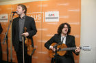 (C) Fotodienst/Anna Rauchenberger - 19.12.2007 - Wien - Der Verein neunerHAUS eröffnet das dritte Wohnhaus für obdachlose Menschen in Wien - Favoriten als Gemeinschaftsprojekt mit der Wohnbauvereinigung für Privatangestellte (WBV-GPA). FOTO: Für musikalische Umrahmung sorgte die Wienerliedband 'Die Strottern'