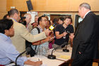 (C) Fotodienst/Anna Rauchenberger - Wien 27.08.2007 - Konferenzeröffnung zu den Wiener Klimagesprächen. FOTO: UNFCCC Executive Secretary Yvo de Boer wird von Journalisten bestürmt.