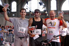 Foto: Herr Marcel Züger (3.Rang), Herr Peter Limacher (1.Rang), Herr Peter Gisler (2.Rang)
Emmentaler Käseroll-Meisterschaft am Züricher Hauptbahnhof (C)Fotodienst/Tabea Vogel