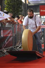 Foto: Herr Christian Wüthrich (Käse-Weltmeister)
Emmentaler Käseroll-Meisterschaft am Züricher Hauptbahnhof (C)Fotodienst/Tabea Vogel