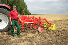 (C) Fotodienst/Anna Rauchenberger - Wien 13.07.2007 - Allianz für starke Regionen - Genussregion. Familie Sommer zählt auf ihrem Hof auf PÖTTINGER Landtechnik. PÖTTINGER ist Partner der Allianz für starke Regionen, die Landwirtschaftsminister Josef Pröll bei seiner Initiative GENUSS REGION ÖSTERREICH unterstützt. Die Allianzpartner stehen für ein regionales Produktangebot, das wiedererkennbar und wettbewerbsfähig ist.