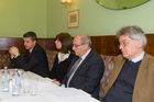 (c) fotodienst / Johannes Brunnbauer | Vorab-Pressegespräch zur 9. Jahrestagung der ÖGN in Wien im Cafe Landtmann am 15.3.2011
Im Bild vlnr.: Dr. Wolfgang Serles, Dr. Ekaterina Pataraia, Dr. Eduard Auff und Dr. Karl Vass