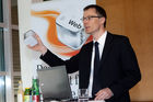 (c) fotodienst / Johannes Brunnbauer | Im Rahmen einer Pressekonferenz präsentiert 3CEO Jan Trionow die neuen Internetprodukte, mit denen 3 in neue Marktsegmente vorstößt.in der Skybox der Skybar in Wien am 24.01.2011.