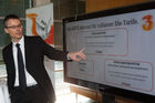 (c) fotodienst / Johannes Brunnbauer | Im Rahmen einer Pressekonferenz präsentiert 3CEO Jan Trionow die neuen Internetprodukte, mit denen 3 in neue Marktsegmente vorstößt.in der Skybox der Skybar in Wien am 24.01.2011.