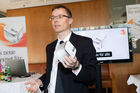 (c) fotodienst / Johannes Brunnbauer | Im Rahmen einer Pressekonferenz präsentiert 3CEO Jan Trionow die neuen Internetprodukte, mit denen 3 in neue Marktsegmente vorstößt.in der Skybox der Skybar in Wien am 24.01.2011.