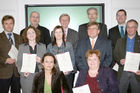 Linz 2007-01-16: 'OÖ Journalisten und Presseclub-Mitglieder erhielten EBC*L-Zertifikate' - vlnr 1. Reihe: Mag Angelika Mascherbauer, Fa ÖSB;   Karin Stöcher, Sparkasse Pregarten; vlnr 2. Reihe: Mag Birgit Gröbner, Tips Steyr; Mag Ulrike Bauer, OÖ GKK; Mag Erich Kremsmaier, Fa Orange Cosmos; Hans Promberger, Tips Gmunden; vlnr 3. Reihe: Reinhard Gattringer, WKÖO Medienabteilung; Dipl-Ing Harald Wondra, WoncaM Akademie; OAR Gerhard Hasenöhrl, Leiter d OÖ Landespressedienstes; Helmuth K Köhrer, Geschäftsführer Presseclub; Wolfgang Denk, Fa Energie AG OÖ - Foto: www.iManufaktur.at