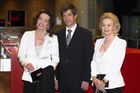 München, 6.8.2006: Fix & Foxi-Verlegerin Alexandra Kauka besucht mit Prinzessin Yvonne von Hessen und dem neuen Generalkonsul der USA Eric Nelson in der Philharmonie eine Aufführung von Giuseppe Verdis 